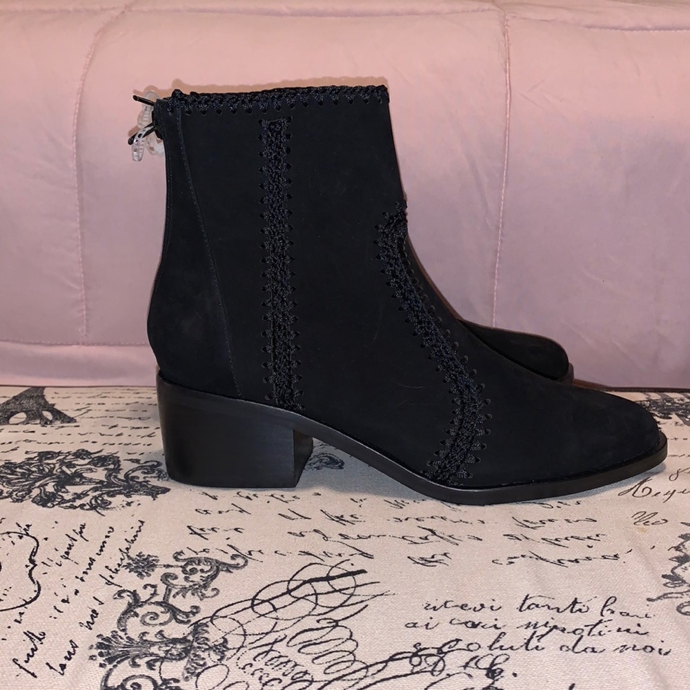 Chelsea & Violet Black Booties